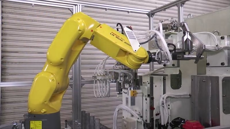 Robot conveyor (material handling)